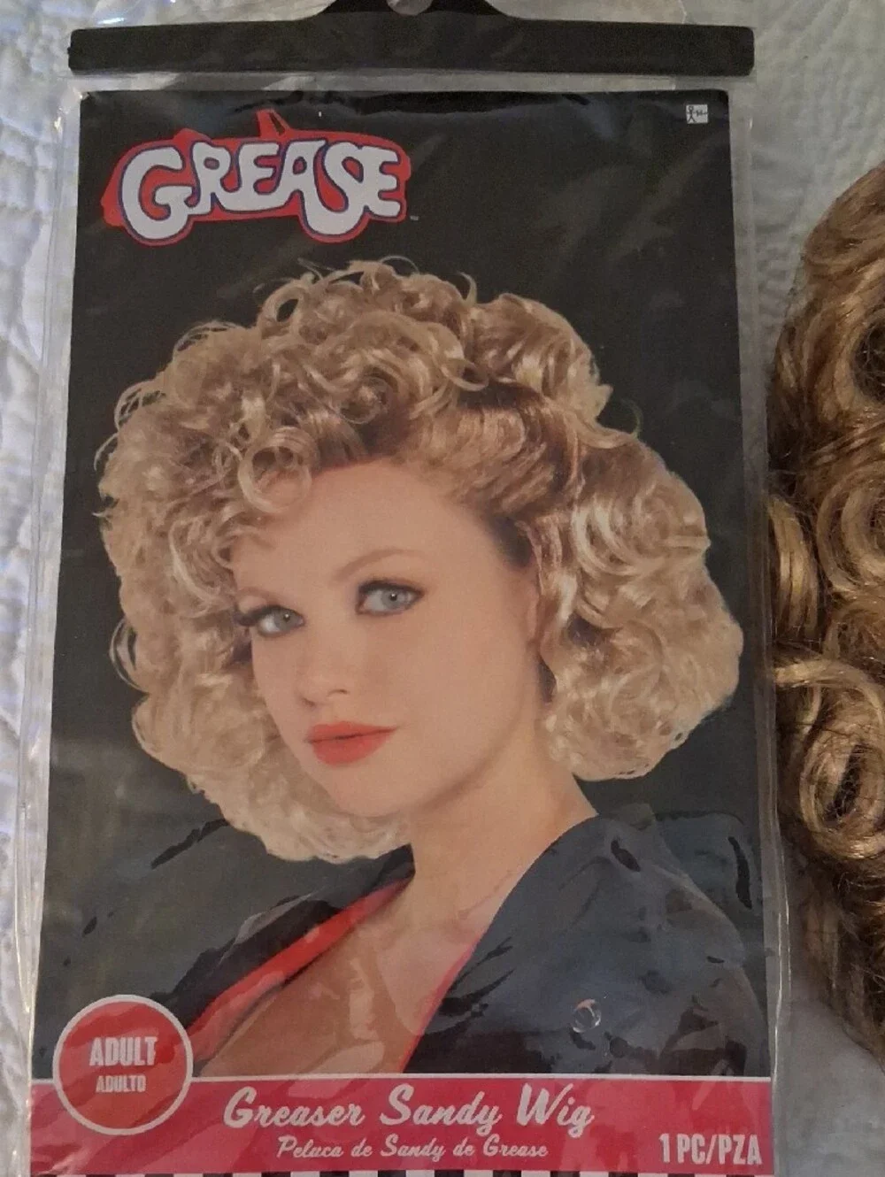 Unbranded Curly Sandy Blonde Short Wig – Voluminous Styled Curls